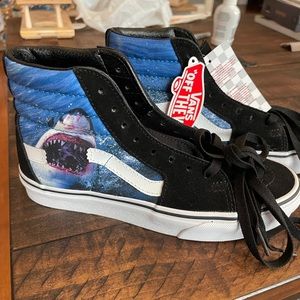 Vans, men size 5, shark week